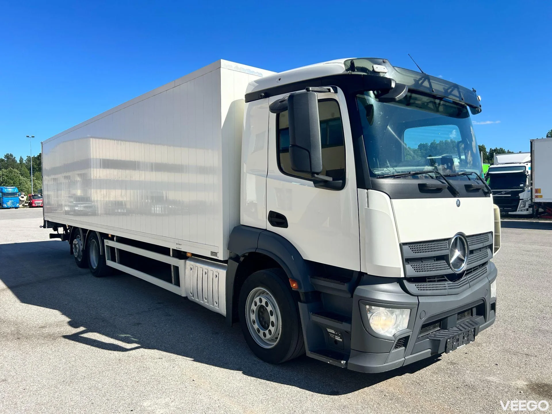 Mercedes-Benz Antos 6X2*4 EURO6 BOX L-9700mm 200kW