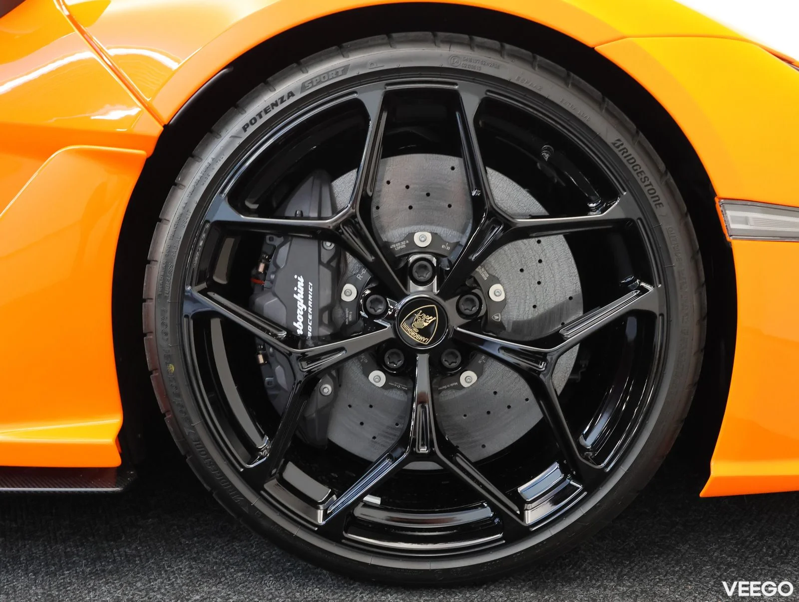 Lamborghini Revuelto - 6.5 747kW