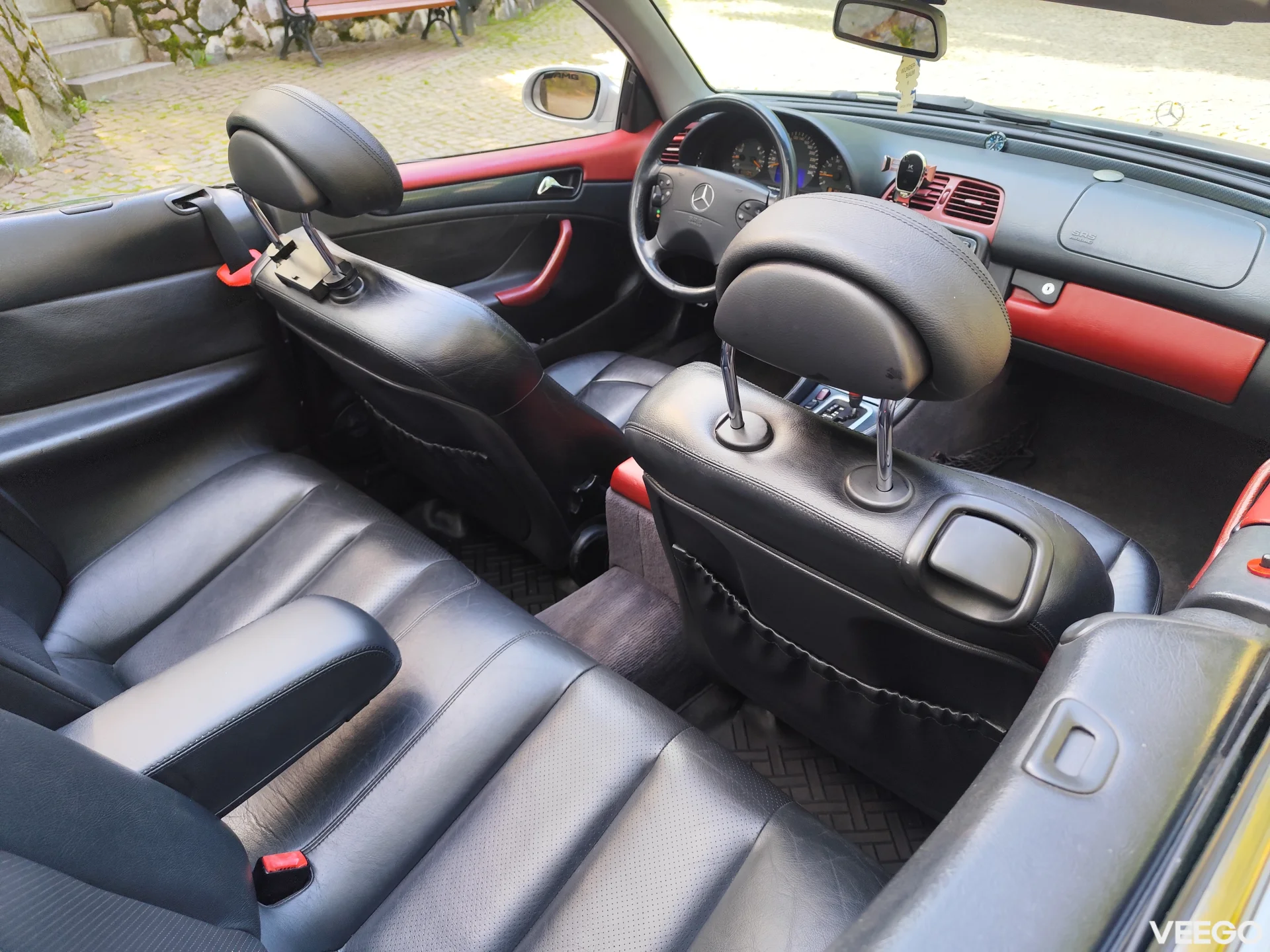 Mercedes-Benz CLK230 2.3 142kW