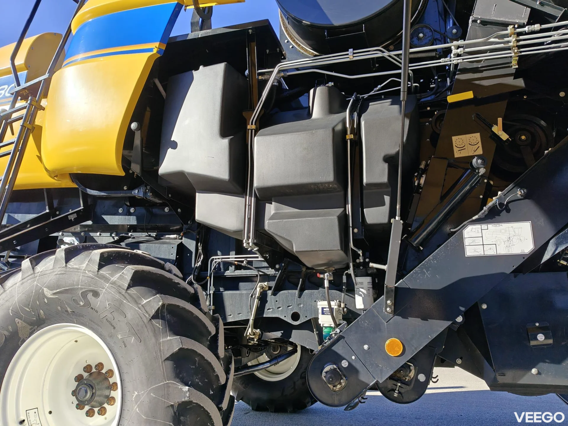 New Holland CX 200kW