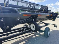 New Holland CR Macdon FD140 515kW thumbnail