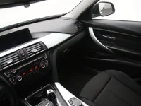 BMW 320 2 120kW thumbnail