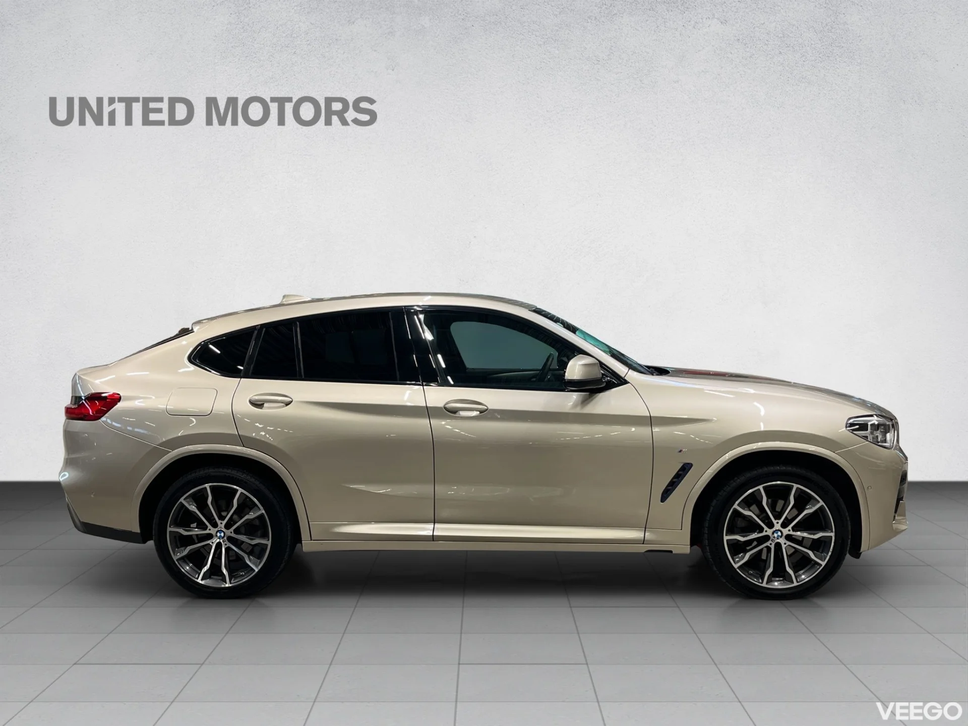 BMW X4 M-Sportpakett 140kW