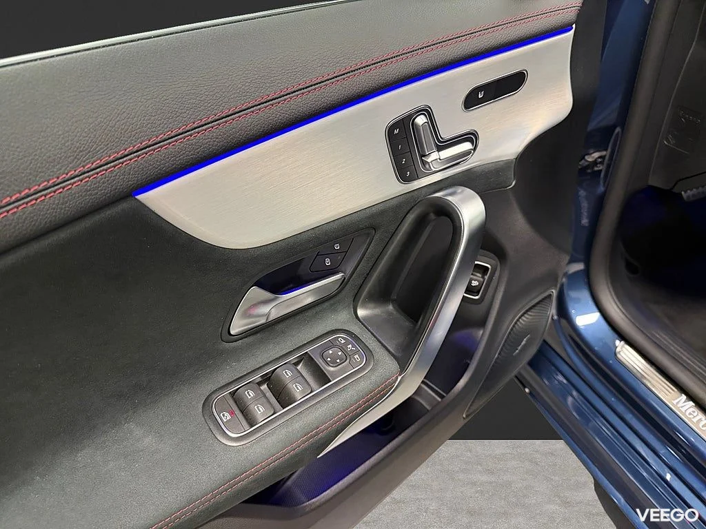 Mercedes-Benz CLA 200 4M 163HK AMG /Pano /Burmester 120kW