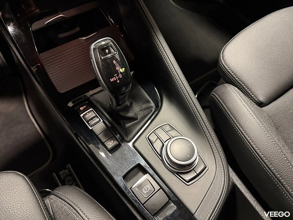 BMW X1 xDrive20i 178HK Sport Line /HuD /Drag 131kW