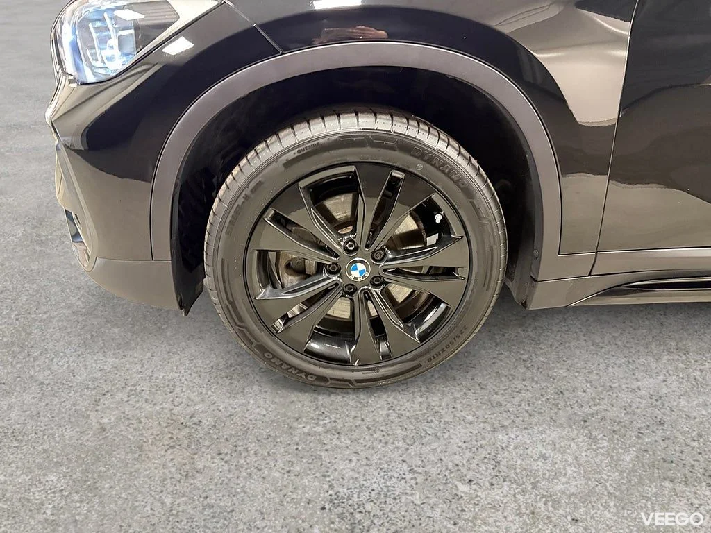 BMW X1 xDrive20i 178HK Sport Line /HuD /Drag 131kW