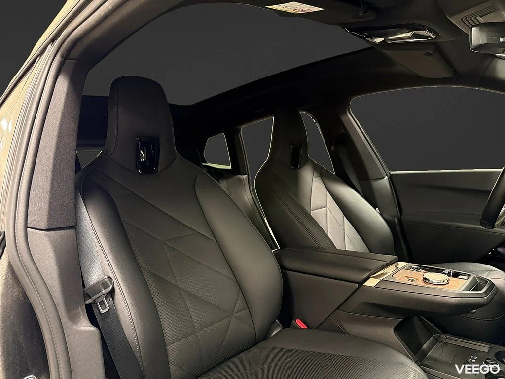 BMW iX xDrive40 326Hk /Sky Lounge /360 /Se Spec /Moms 240kW
