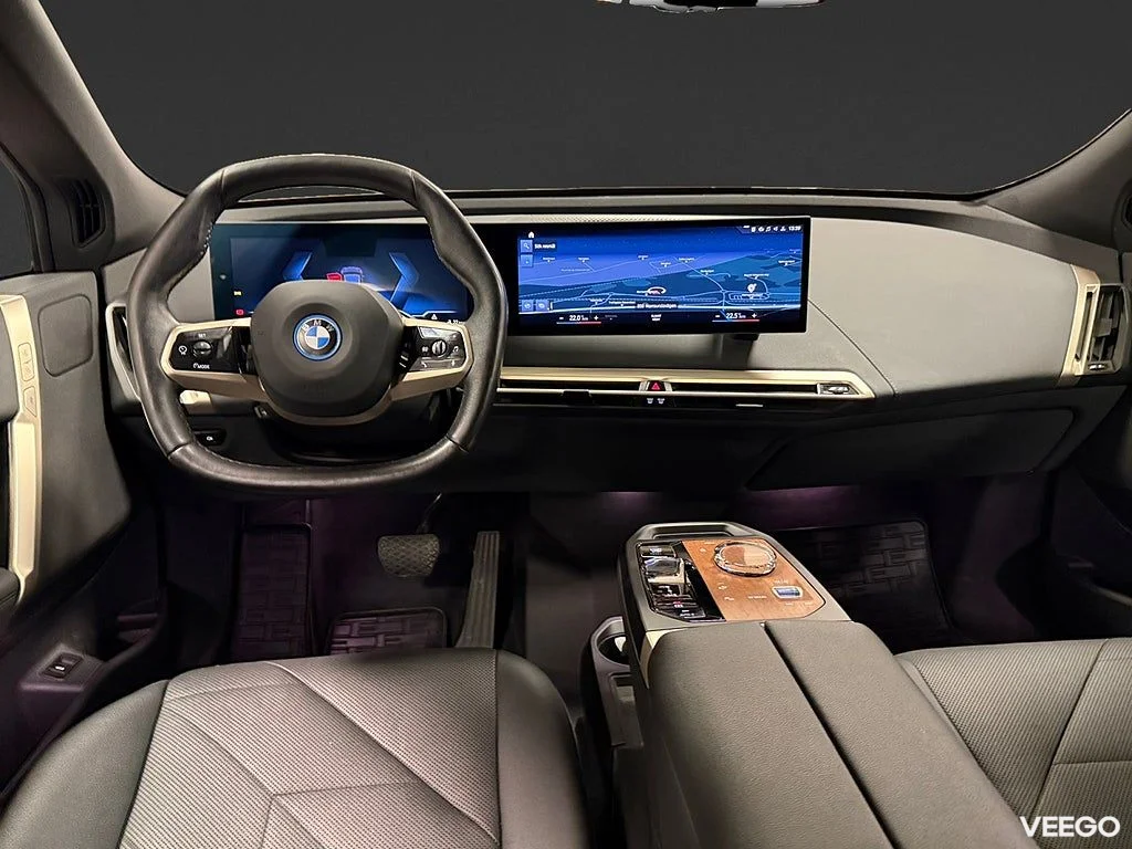 BMW iX xDrive40 326Hk /Sky Lounge /360 /Se Spec /Moms 240kW