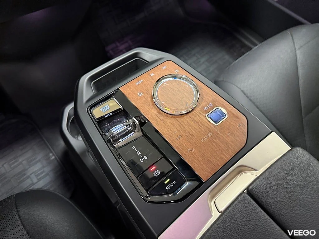 BMW iX xDrive40 326Hk /Sky Lounge /360 /Se Spec /Moms 240kW