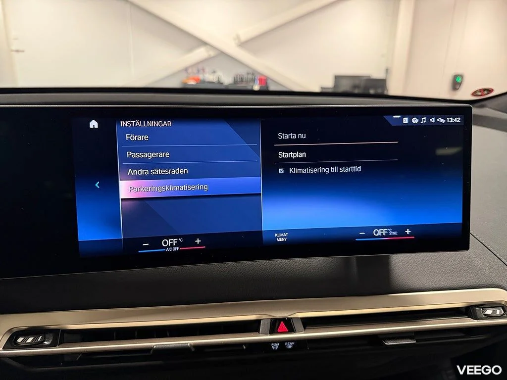 BMW iX xDrive40 326Hk /Sky Lounge /360 /Se Spec /Moms 240kW