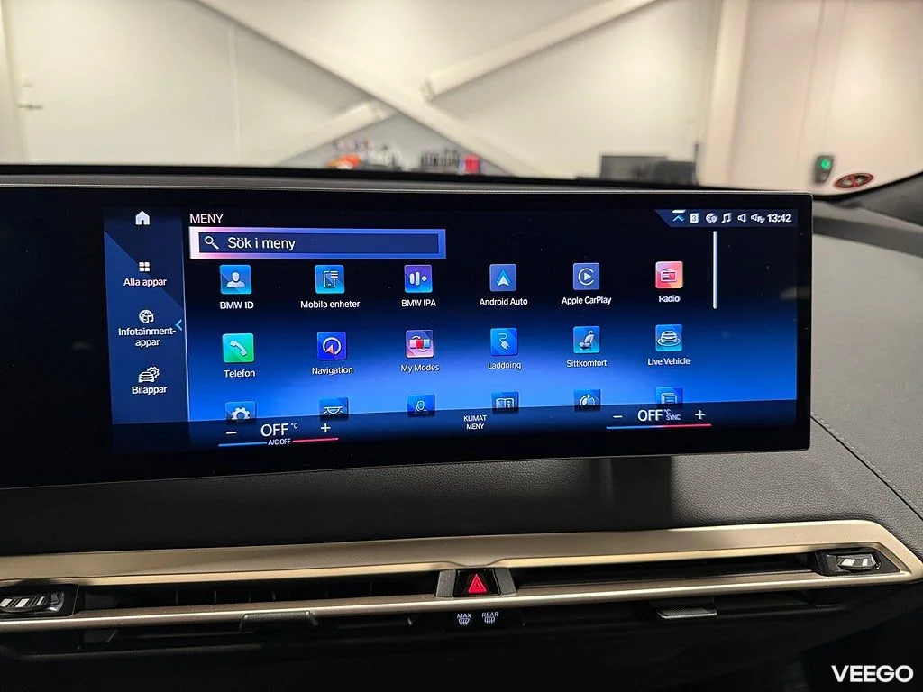 BMW iX xDrive40 326Hk /Sky Lounge /360 /Se Spec /Moms 240kW