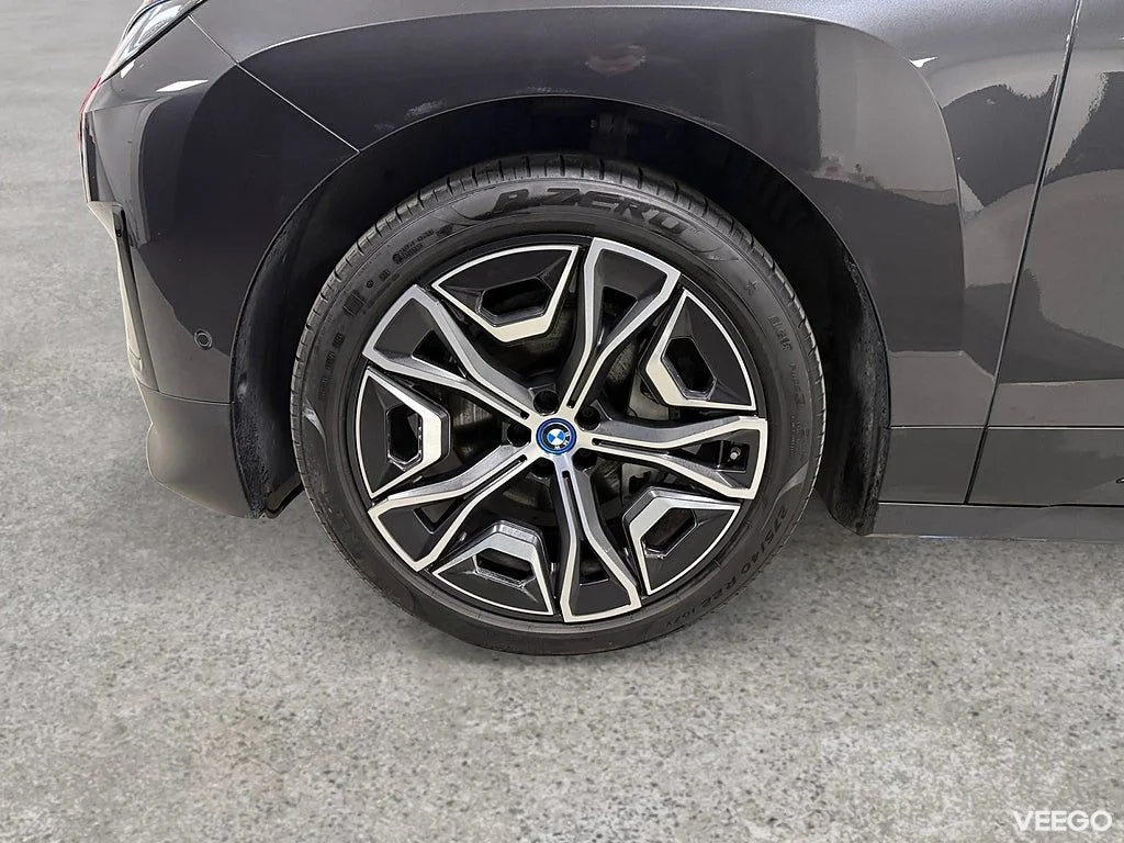 BMW iX xDrive40 326Hk /Sky Lounge /360 /Se Spec /Moms 240kW