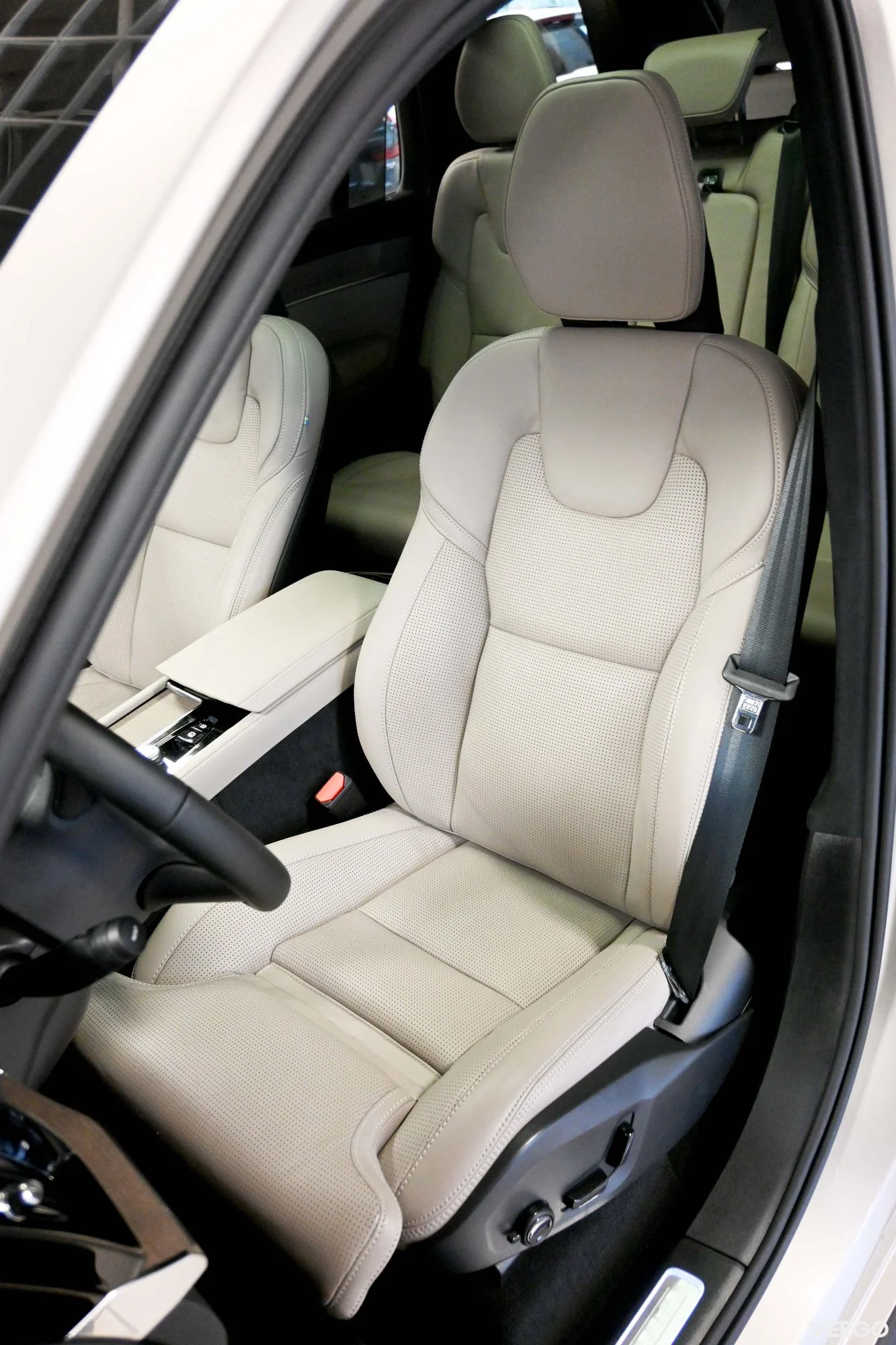 Volvo XC90 AWD B&W 4C LUXURY+ ULTRA BRIGHT FULL XENIUM INTELLI PRO MY26 2 335kW