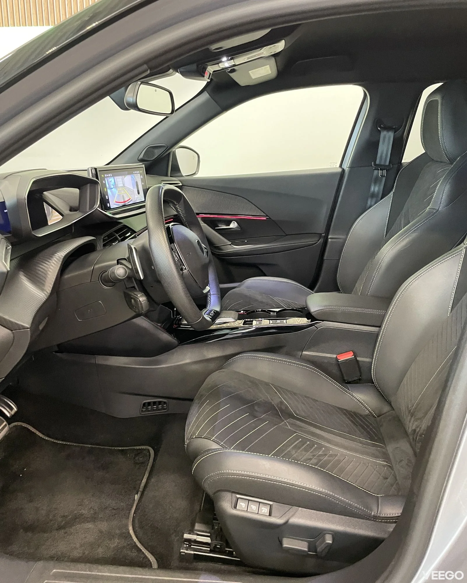 Peugeot 2008 GT Hybrid 1.2 100kW