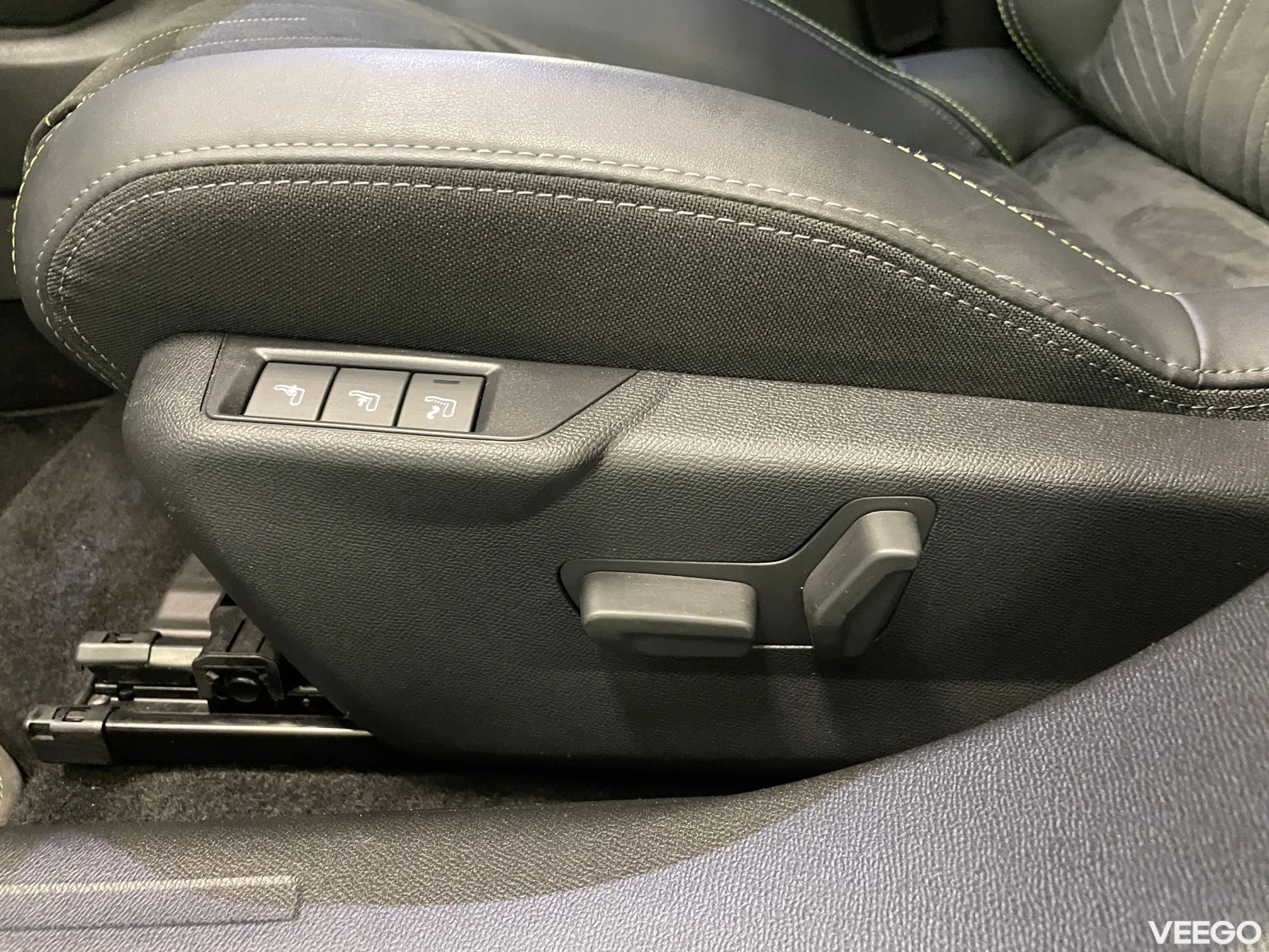 Peugeot 2008 GT Hybrid 1.2 100kW