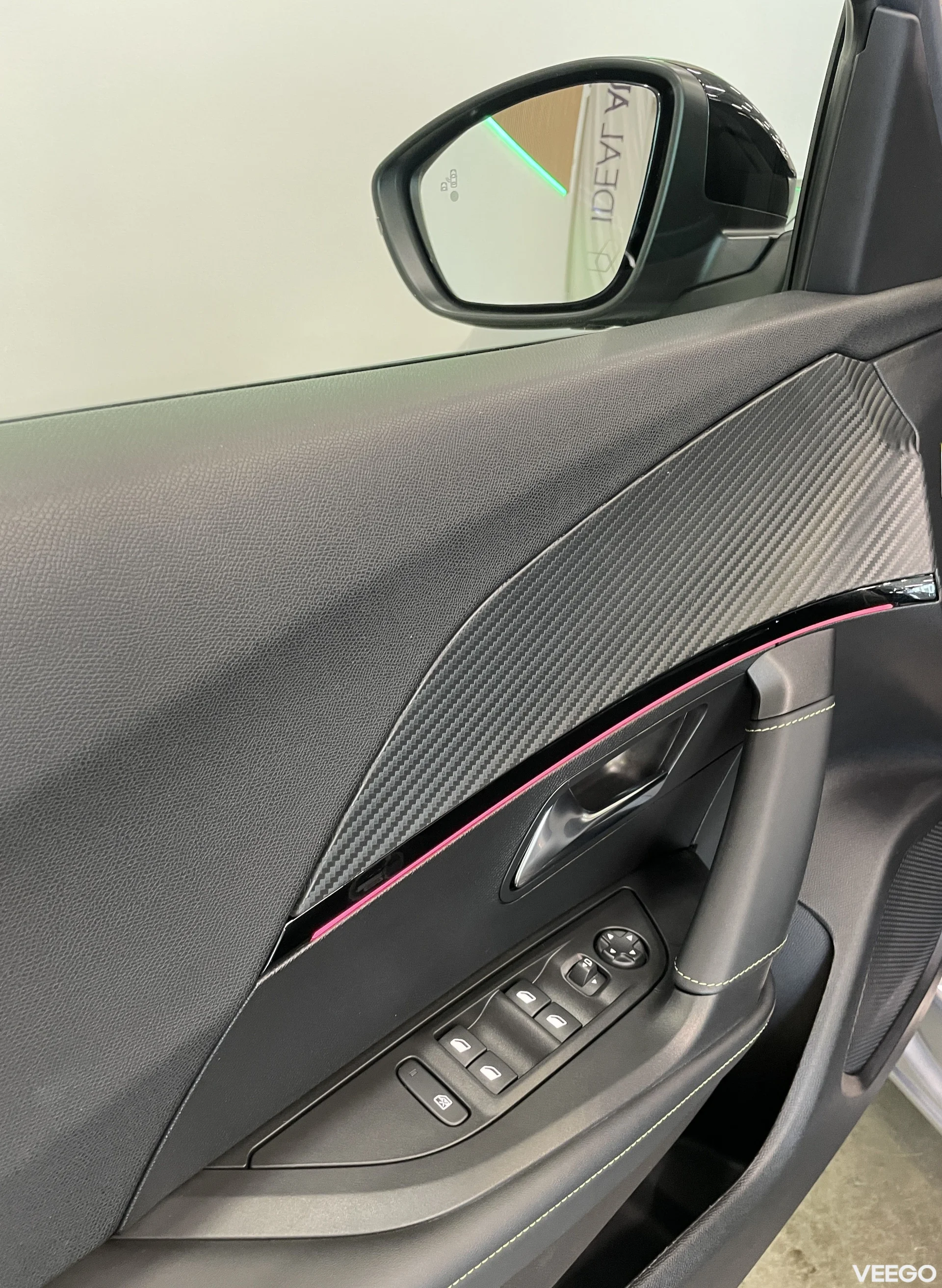 Peugeot 2008 GT Hybrid 1.2 100kW