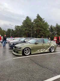 BMW 325 E46 2.5 141kW thumbnail