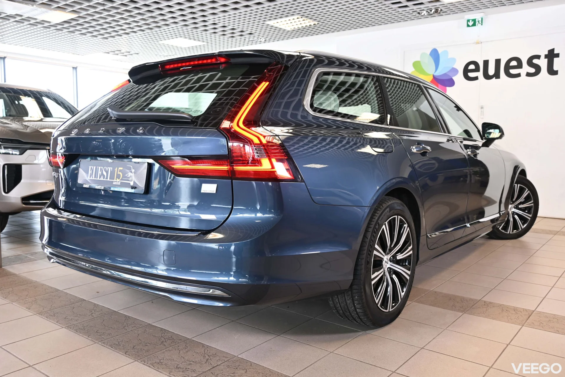 Volvo V90 AWD H&K ULTIMATE BRIGHT INTELLI SAFE MY22 2 251kW