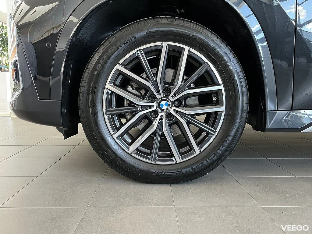 BMW X1 sDrive18i xLine Rattvärme Drag ComfortAccess ParkAssist 0kW