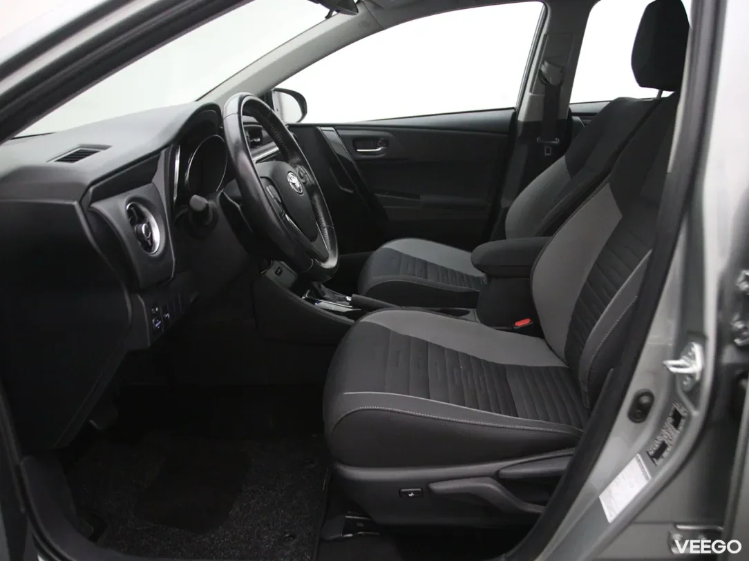 Toyota Auris 1.6 97kW