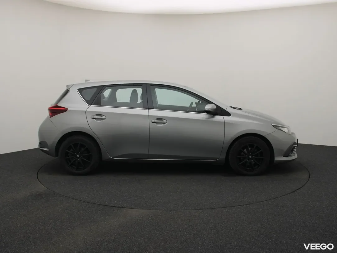 Toyota Auris 1.6 97kW