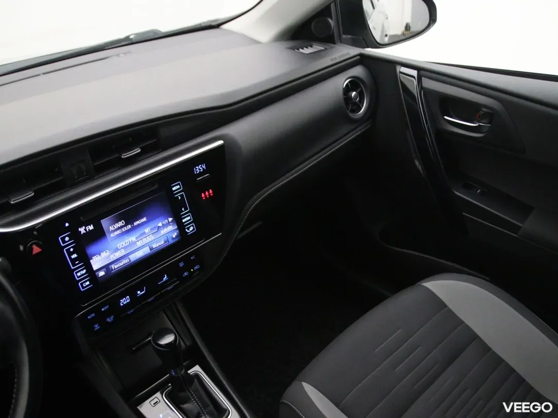 Toyota Auris 1.6 97kW