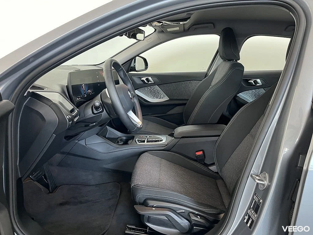 BMW 120 Automat Rattvärme Backkamera 17" Drive/Park Assist 0kW