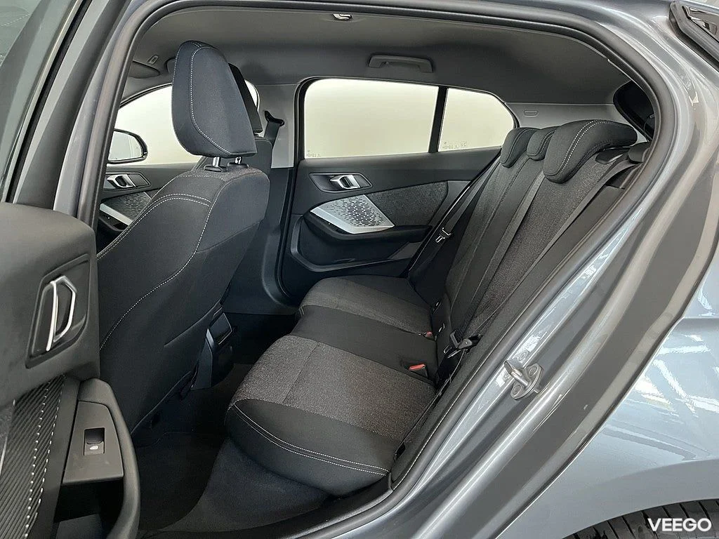 BMW 120 Automat Rattvärme Backkamera 17" Drive/Park Assist 0kW