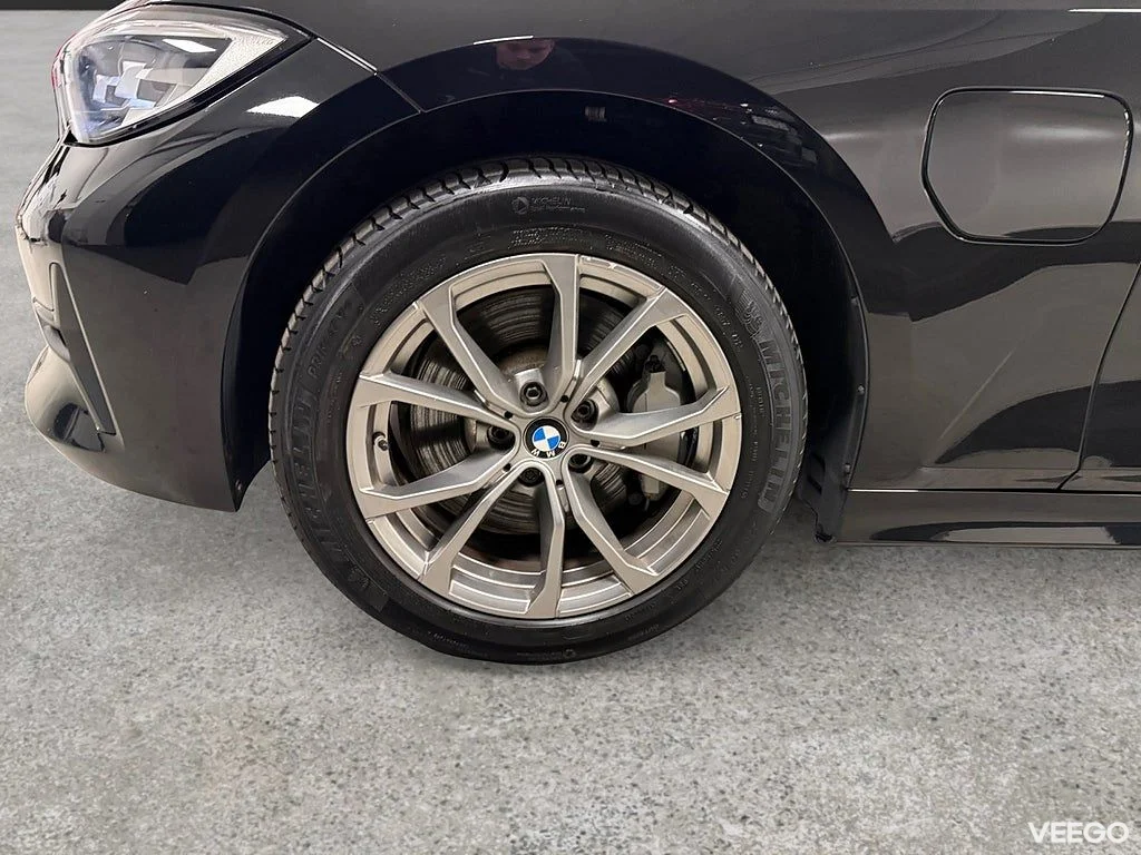 BMW 330 330 e xDrive Touring 292HK Sport Line /Navi 215kW