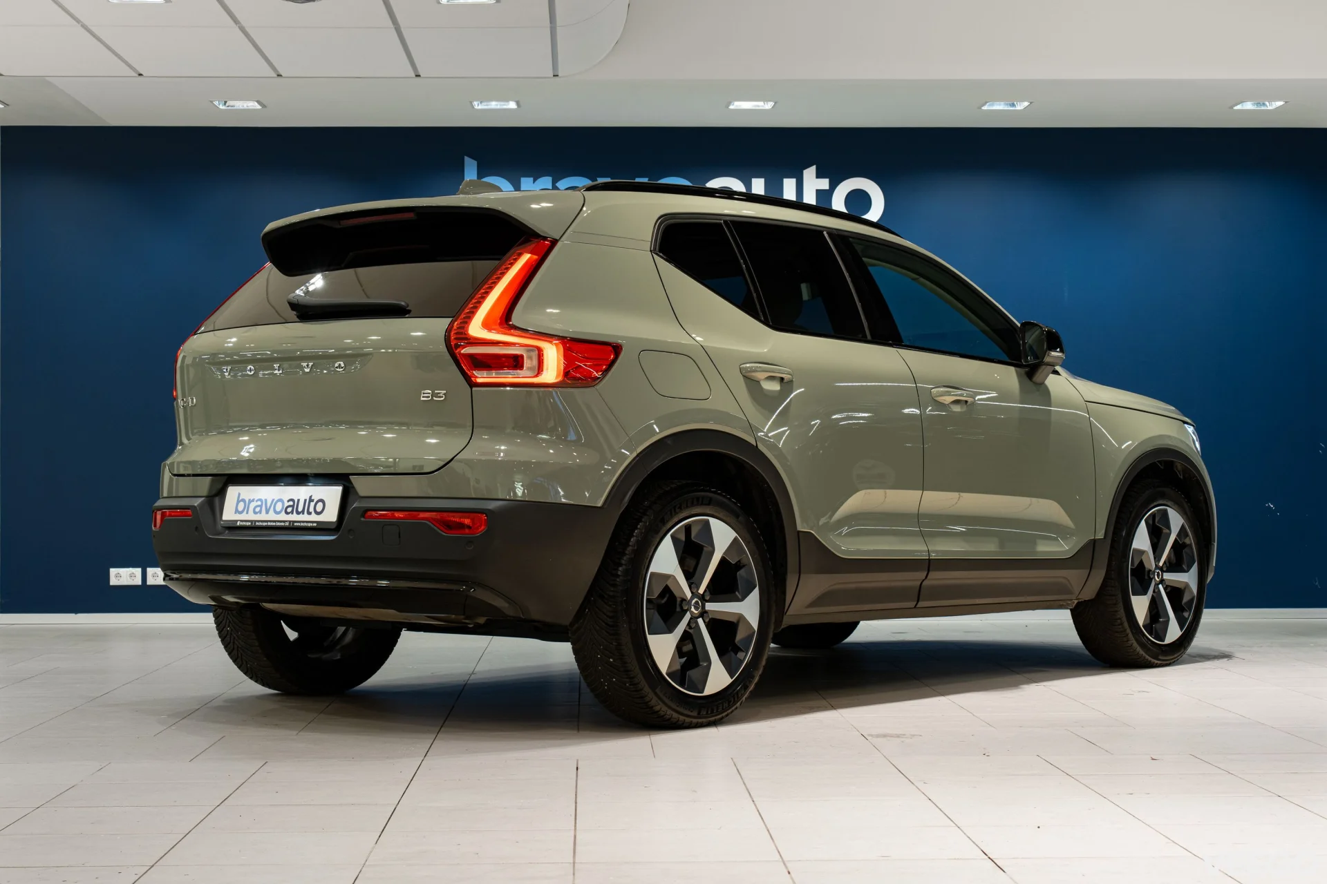 Volvo XC40 2.0 B3 Mild-Hybrid Plus Dark 2WD 2 120kW