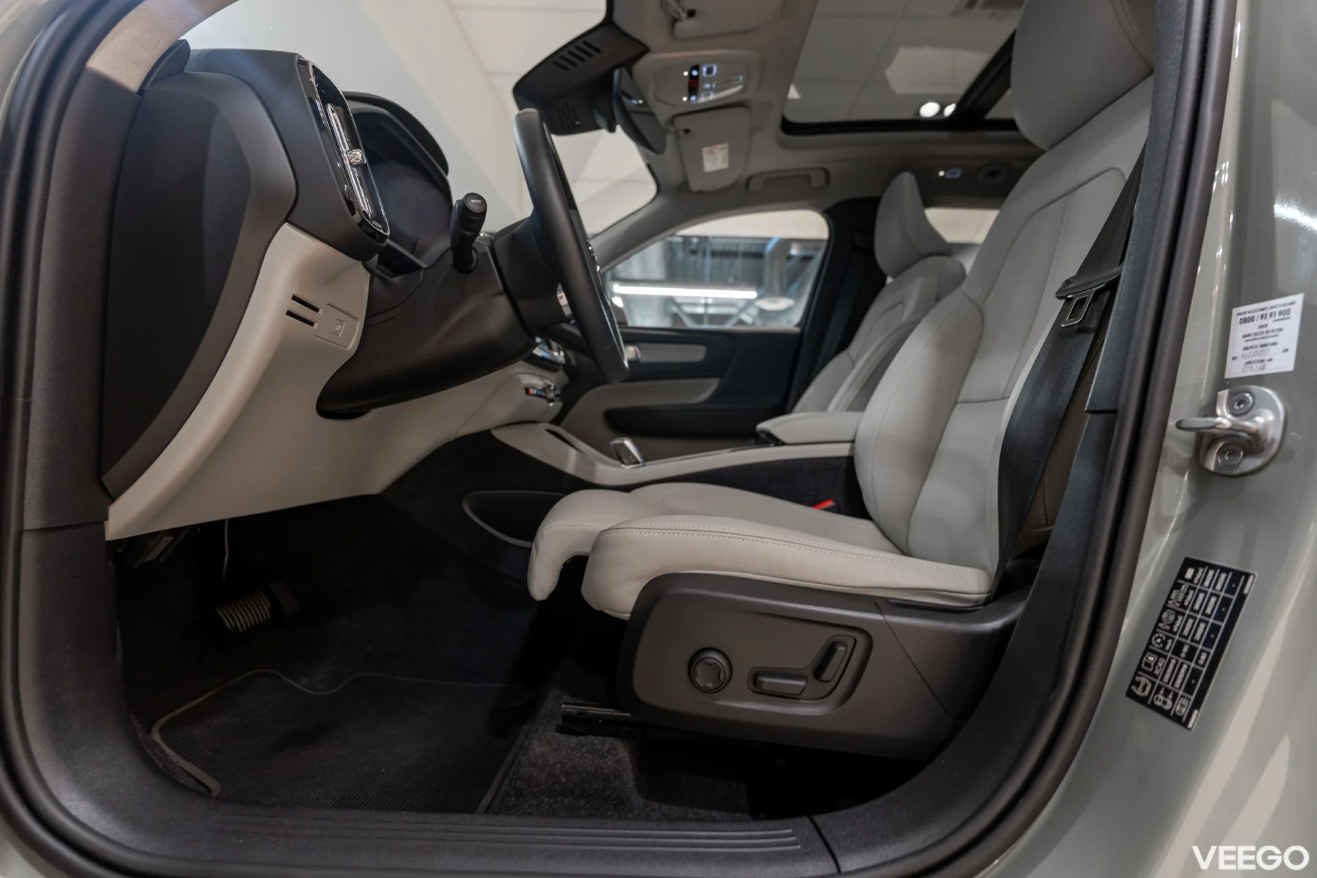 Volvo XC40 2.0 B3 Mild-Hybrid Plus Dark 2WD 2 120kW