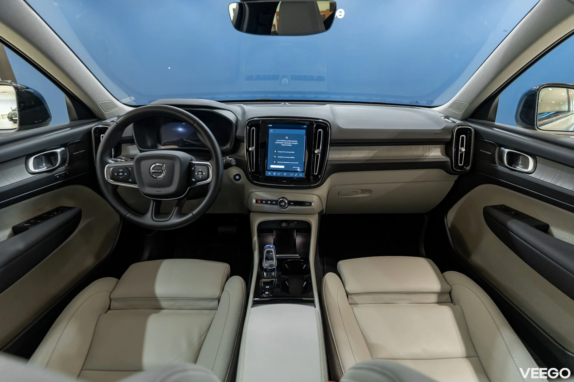 Volvo XC40 2.0 B3 Mild-Hybrid Plus Dark 2WD 2 120kW