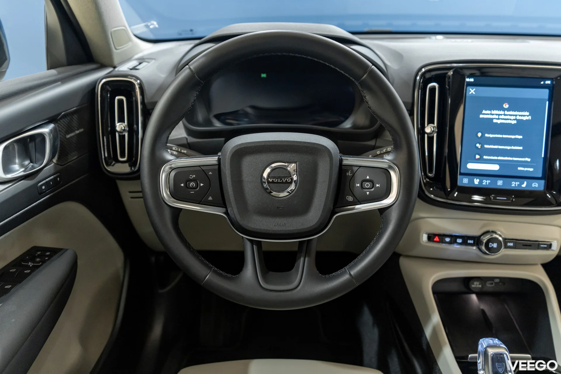 Volvo XC40 2.0 B3 Mild-Hybrid Plus Dark 2WD 2 120kW
