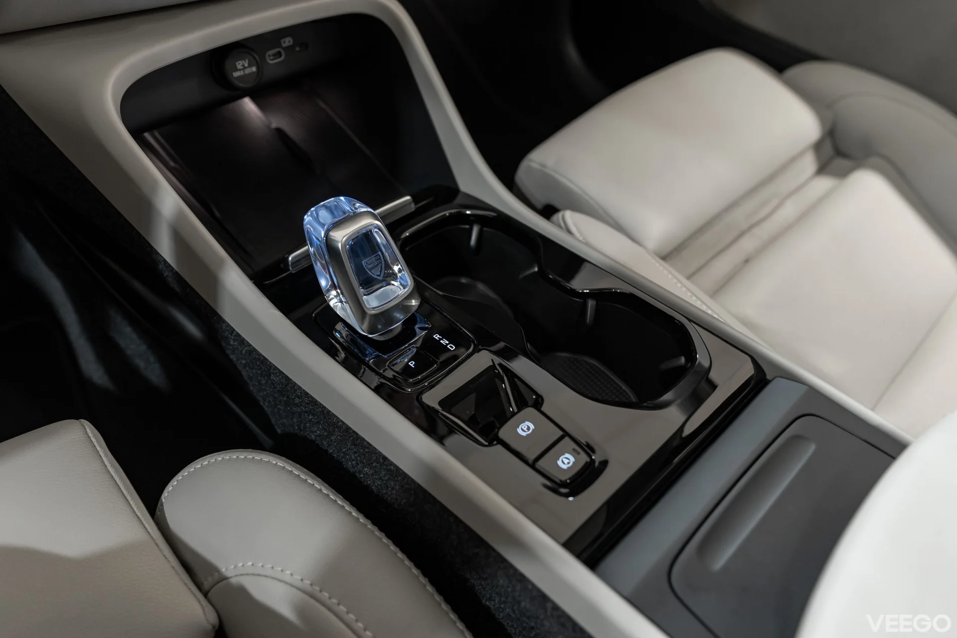 Volvo XC40 2.0 B3 Mild-Hybrid Plus Dark 2WD 2 120kW