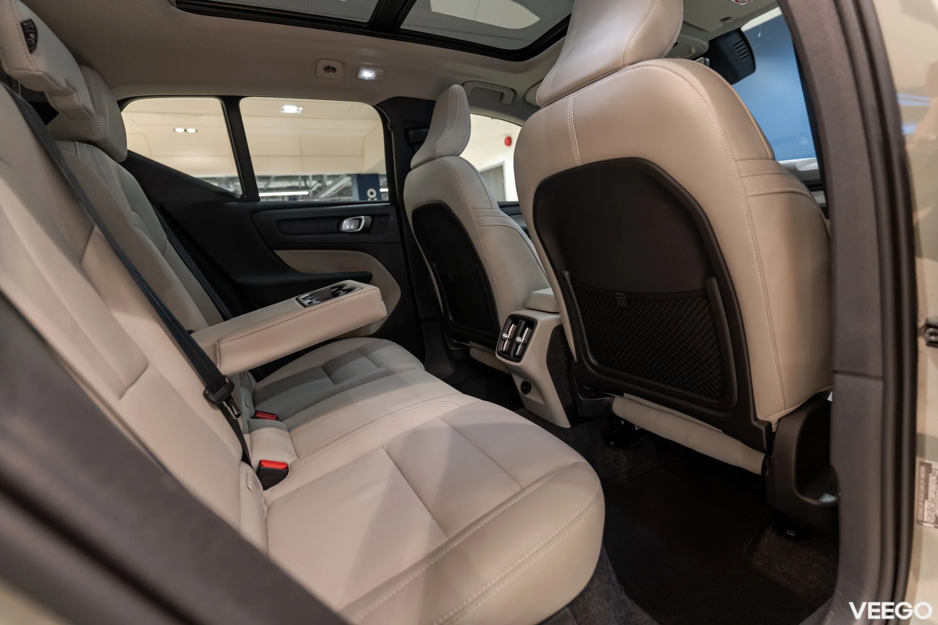 Volvo XC40 2.0 B3 Mild-Hybrid Plus Dark 2WD 2 120kW
