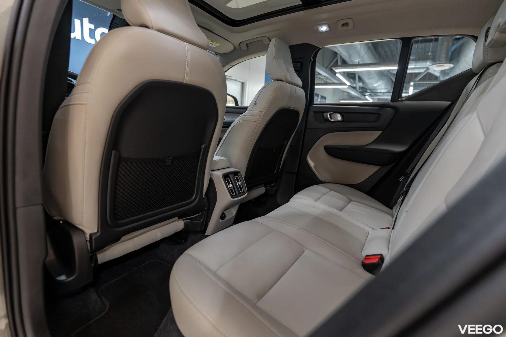 Volvo XC40 2.0 B3 Mild-Hybrid Plus Dark 2WD 2 120kW