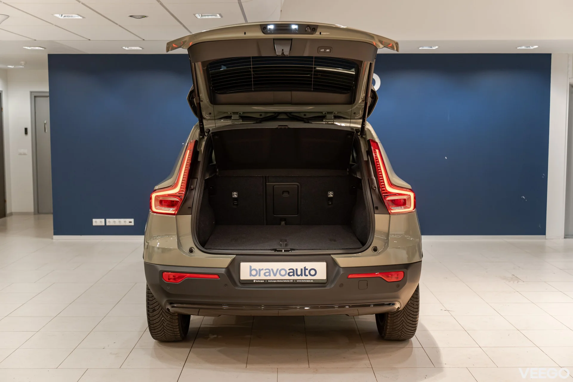 Volvo XC40 2.0 B3 Mild-Hybrid Plus Dark 2WD 2 120kW