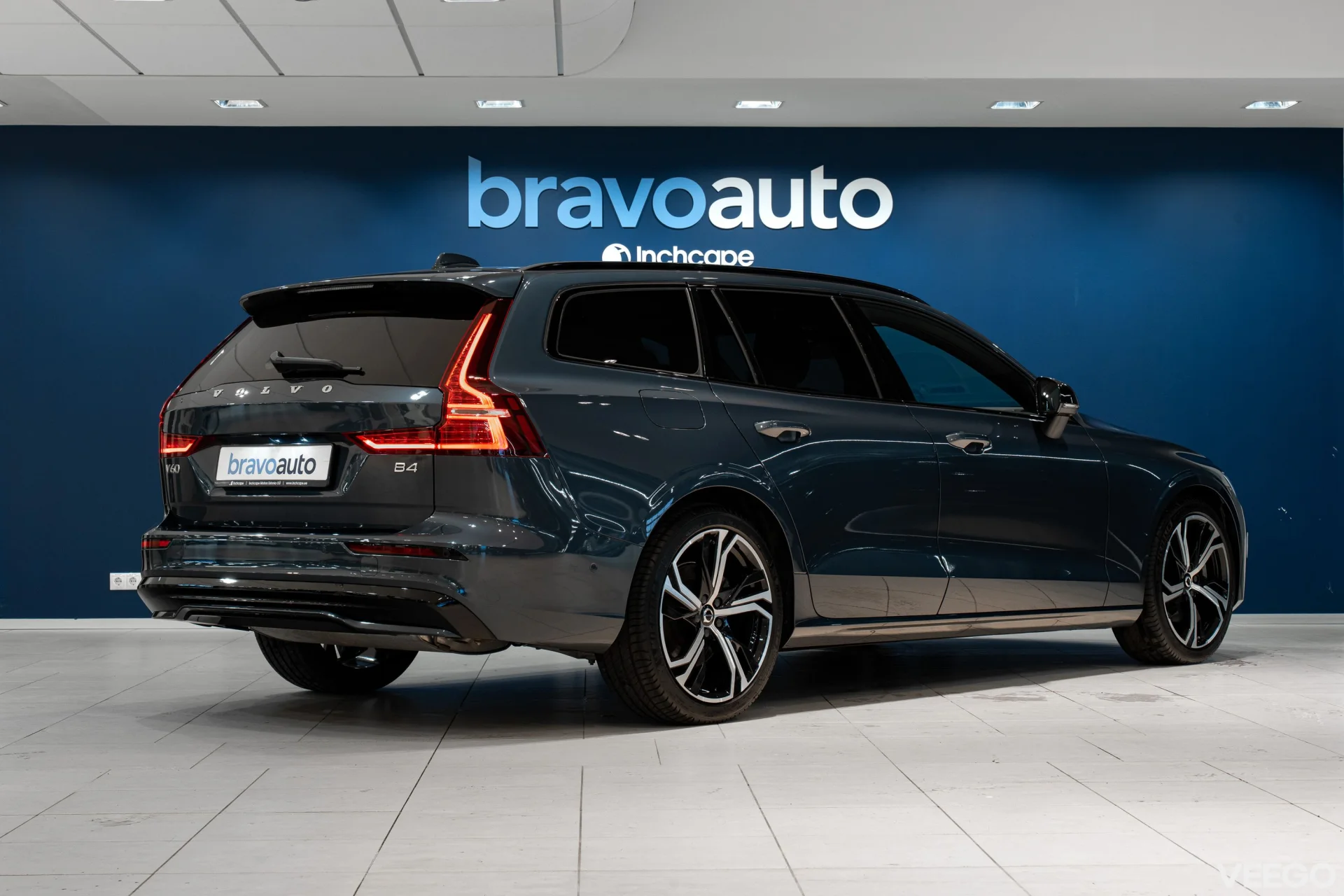 Volvo V60 2.0 B4 Mild-Hybrid Plus Dark 2 145kW