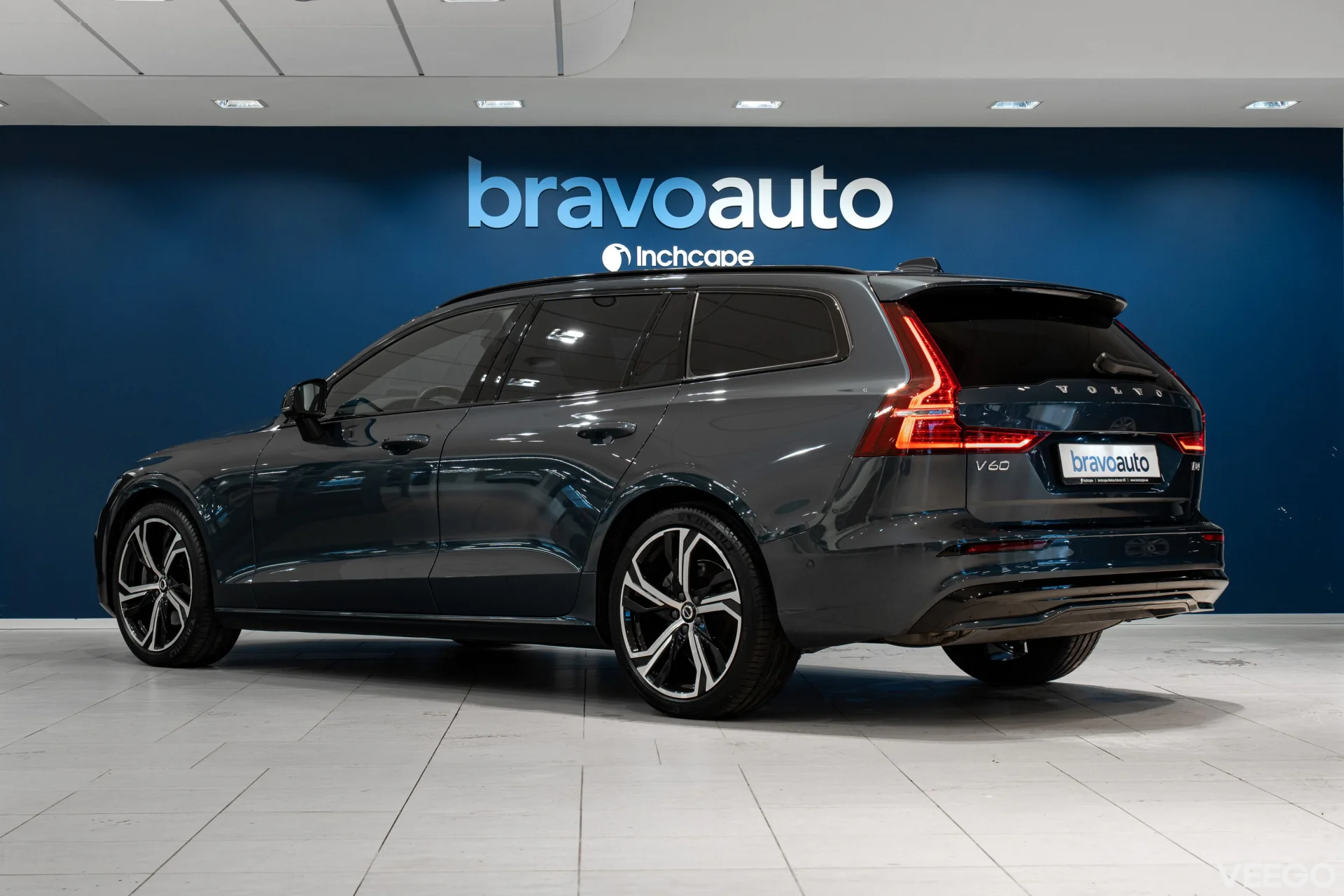 Volvo V60 2.0 B4 Mild-Hybrid Plus Dark 2 145kW