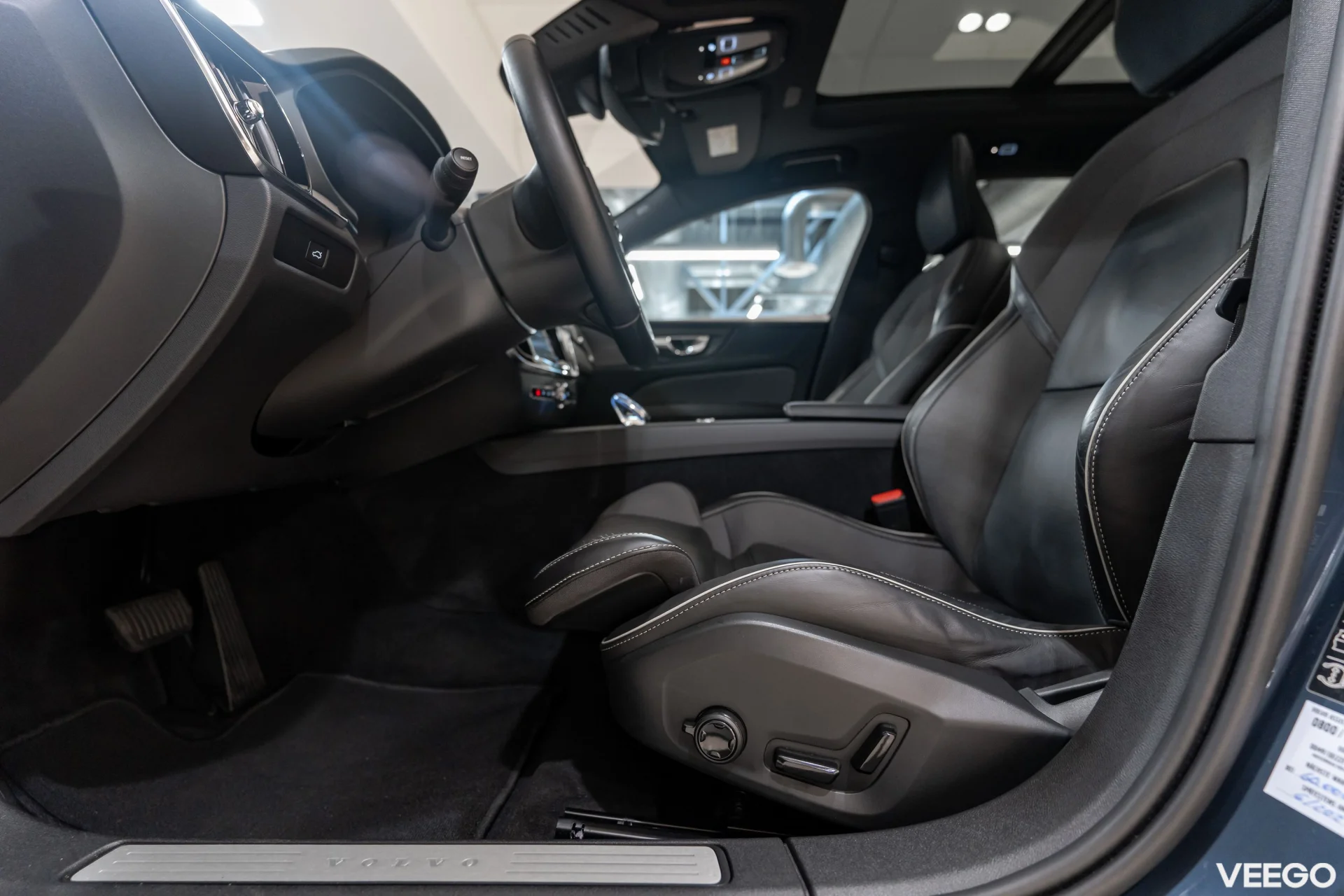 Volvo V60 2.0 B4 Mild-Hybrid Plus Dark 2 145kW