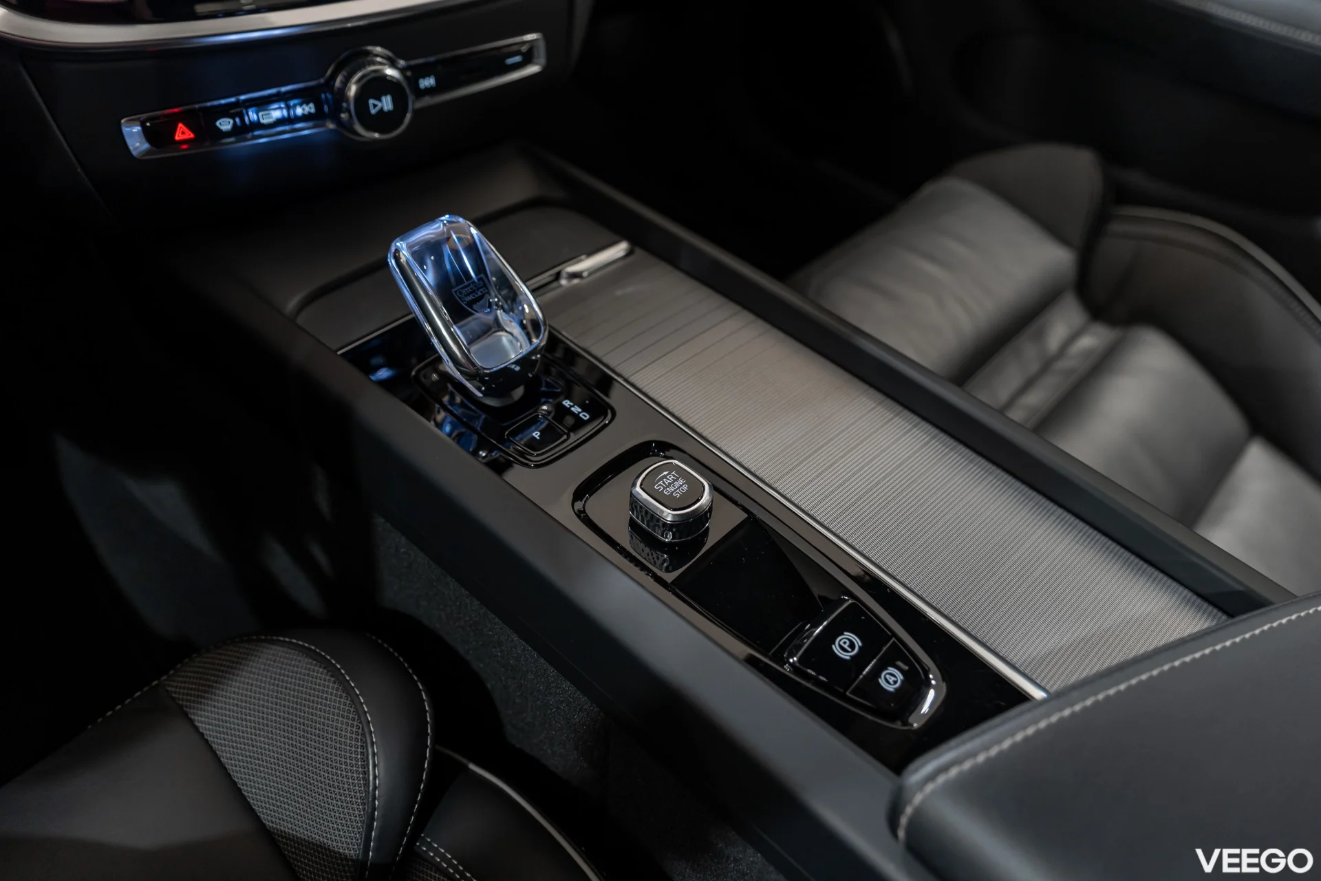 Volvo V60 2.0 B4 Mild-Hybrid Plus Dark 2 145kW