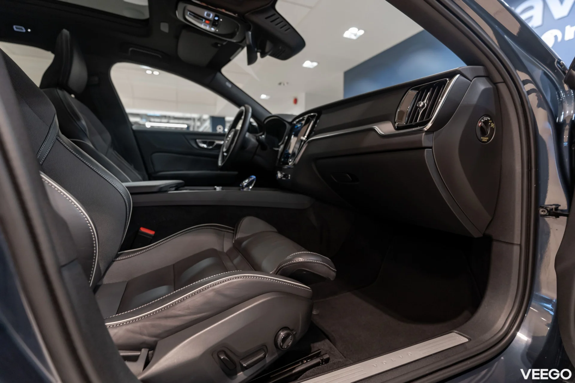 Volvo V60 2.0 B4 Mild-Hybrid Plus Dark 2 145kW