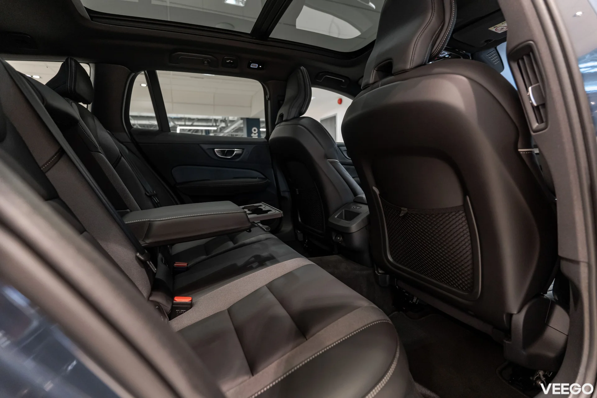 Volvo V60 2.0 B4 Mild-Hybrid Plus Dark 2 145kW