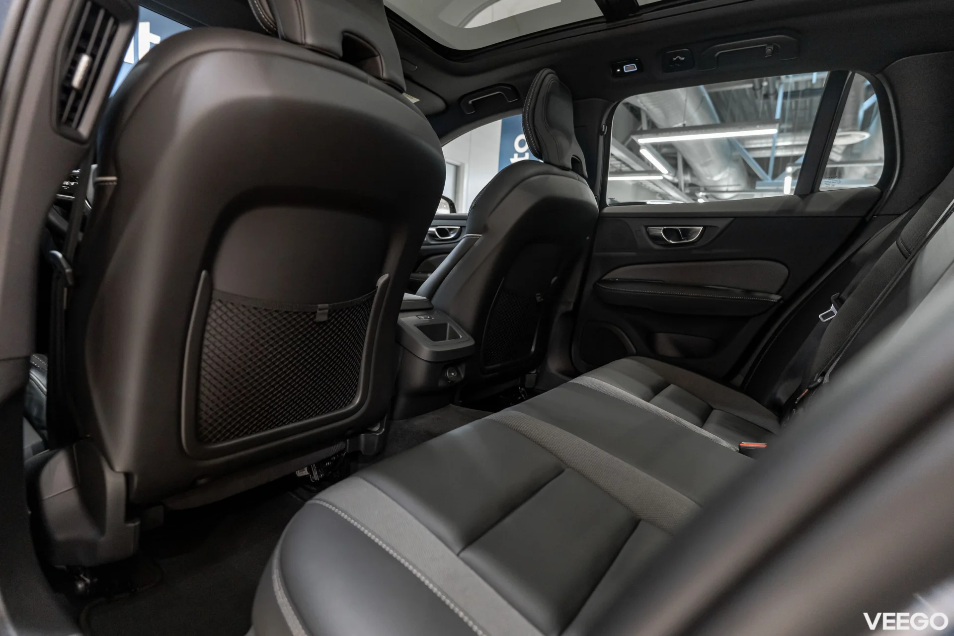 Volvo V60 2.0 B4 Mild-Hybrid Plus Dark 2 145kW