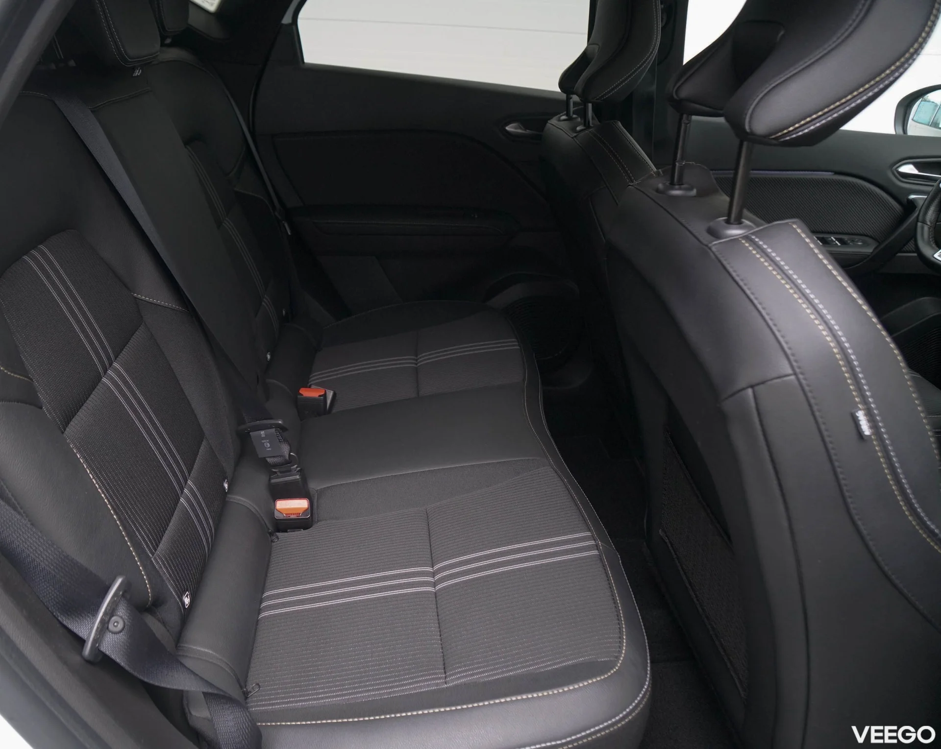 Renault Captur engineered full hybrid 1.6 69kW