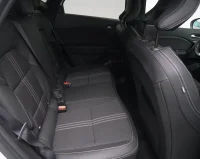 Renault Captur engineered full hybrid 1.6 69kW thumbnail