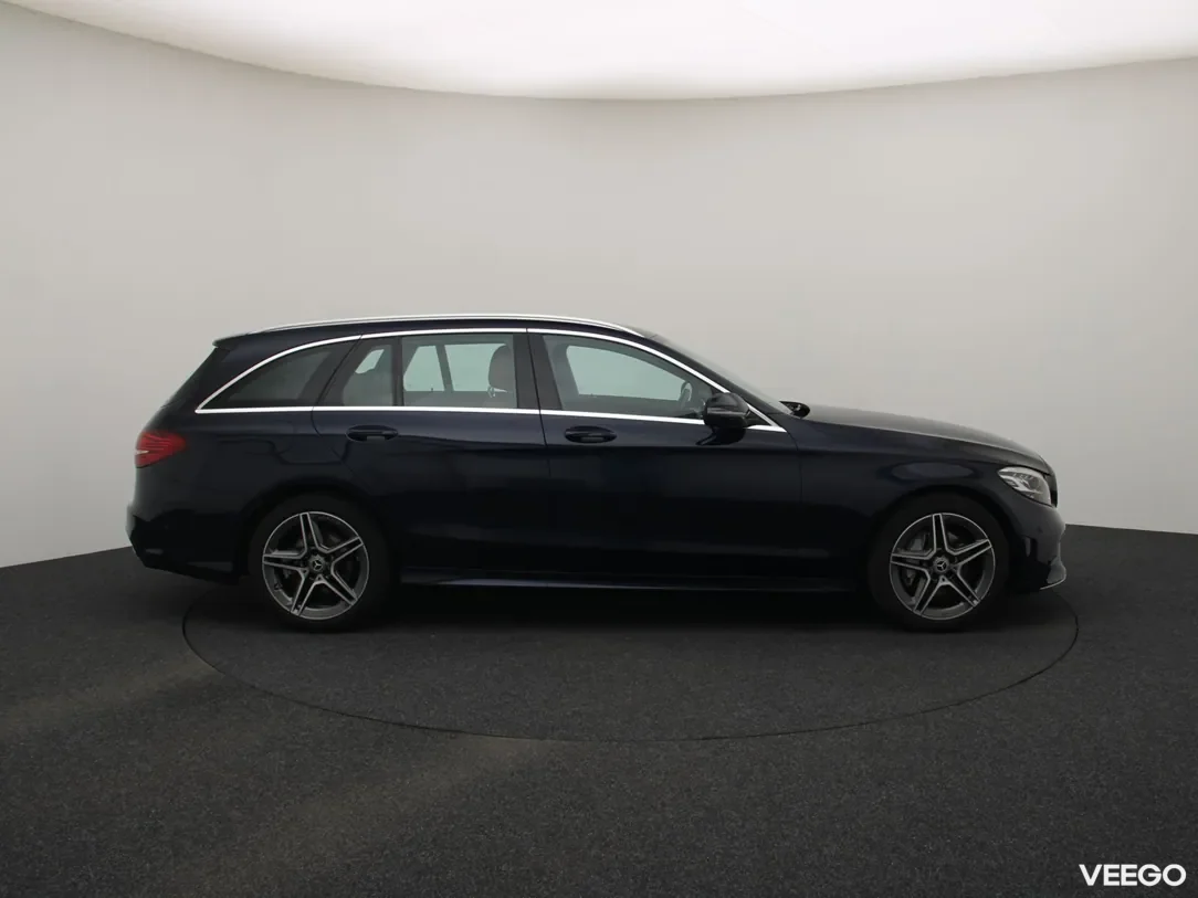 Mercedes-Benz C220 2 143kW