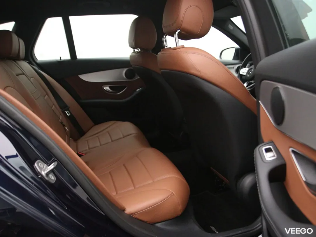 Mercedes-Benz C220 2 143kW