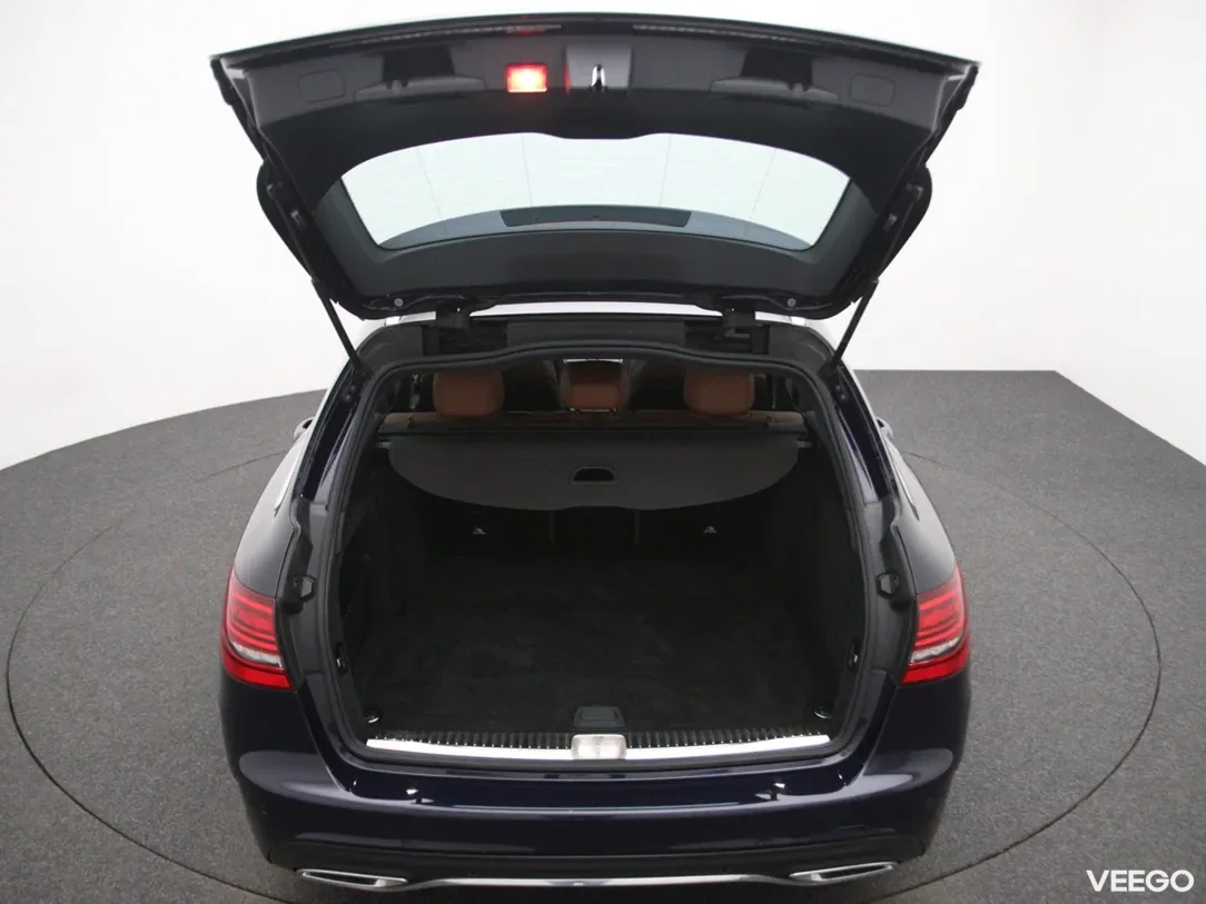 Mercedes-Benz C220 2 143kW