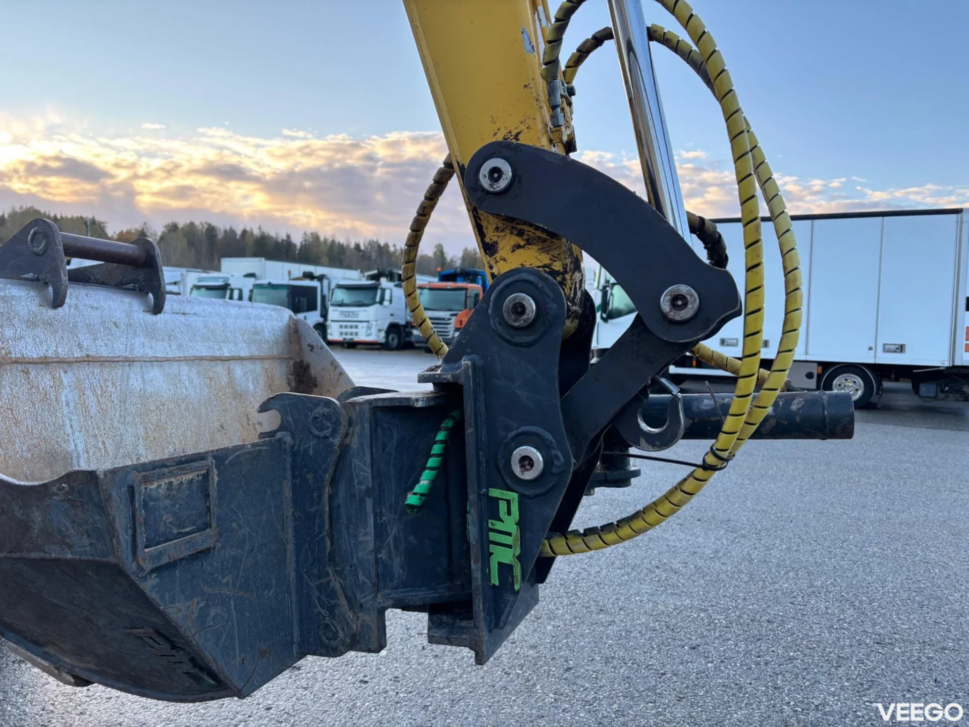 New Holland E37C + Quick Coupler + 2 BUCKETS + 1527h 18kW